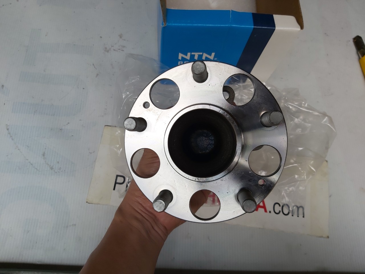 Bi moay ơ sau xe honda CIVIC hàng NTN